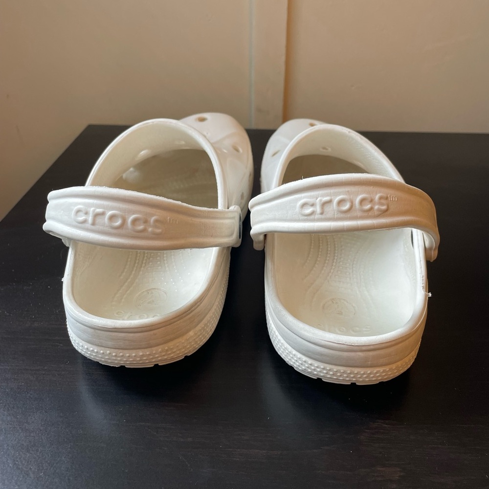 Classic White Crocs - Picture 3 of 9